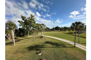 1181 Larchmont Dr, ENGLEWOOD