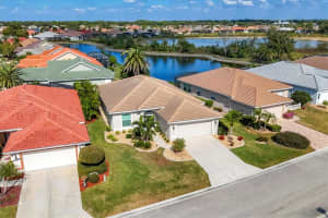 421 PINEWOOD LAKE DRIVE, VENICE, FL 34285 - MLS#MFRN6142440
