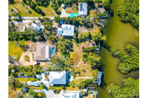 950 Oxford Dr, ENGLEWOOD