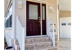 817 S WATERWAY, VENICE, FL 34285 - MLS#MFRN6143280