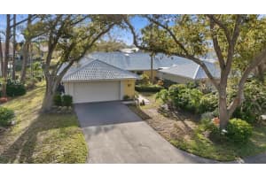 260 Southampton Dr #312, VENICE