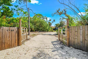 1725 OVERBROOK ROAD, ENGLEWOOD, FL 34223 - MLS#MFRN6143364