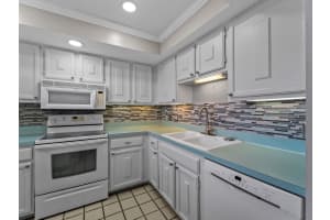 995 LAGUNA DRIVE, VENICE, FL 34285 - MLS#MFRN6143384