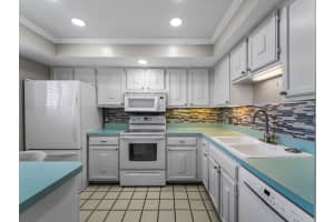 995 LAGUNA DRIVE, VENICE, FL 34285 - MLS#MFRN6143384