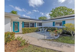 1261 Lakeside Dr, VENICE