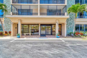 631 ALHAMBRA ROAD, VENICE, FL 34285 - MLS#MFRN6143582