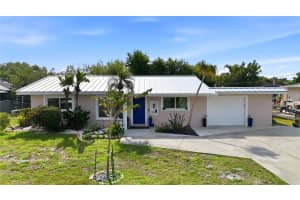 704 Portia St N, NOKOMIS