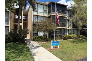 618 Bird Bay Dr S #110, VENICE