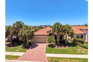 19313 Cruise Dr, VENICE