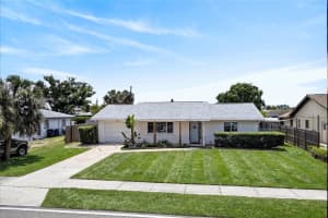 532 CENTER ROAD, VENICE, FL 34285 - MLS#MFRN6144319