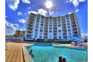 705 N Atlantic Ave, New Smyrna Beach, FL 32169, Sold 05/01/15