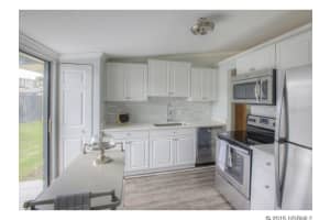 41 Jacaranda Cay Ct, New Smyrna Beach, FL 32169, Sold 01/13/17