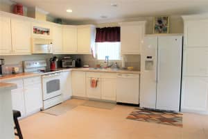 242 Navajo Dr, Oak Hill, FL 32759, Sold 11/02/20