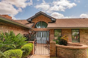 821 Clear Lake Dr, Port Orange, FL 32127, Sold 08/04/20