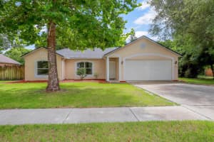 2831 Arbour Trail Ct, Deltona, FL 32725, Sold 10/31/22