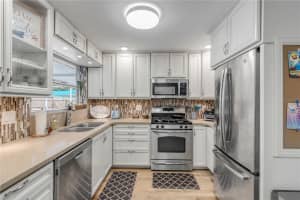 301 PINE STREET, NEW SMYRNA BEACH, FL 32169 Sold 02/19/25