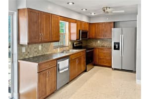 805 17TH AVENUE, NEW SMYRNA BEACH, FL 32169 Sold 04/25/25