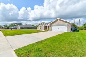 208 LAGOON MIST COURT, OAK HILL, FL 32759 - MLS#MFRNS1084424