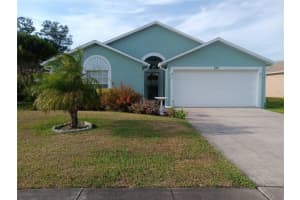 227 Two Oaks Dr, EDGEWATER