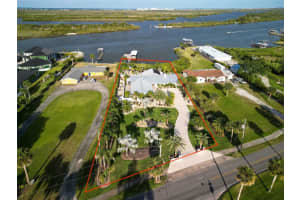 1601 S Riverside Dr, EDGEWATER
