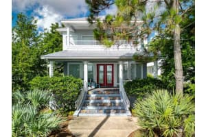 206 S Riverside Dr, EDGEWATER