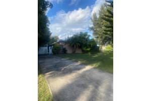 2212 Woodland Dr, EDGEWATER
