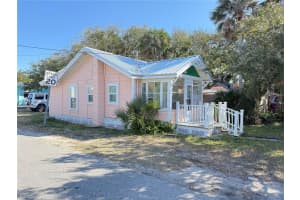 207 N Pine St, NEW SMYRNA BEACH