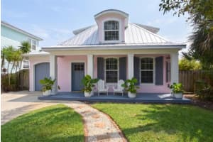 915 Maple St, NEW SMYRNA BEACH