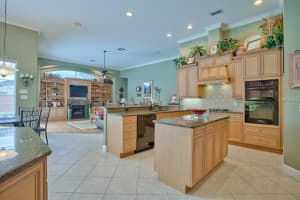 4872 Keeneland Cir, Orlando, FL 32819, Sold 09/15/15
