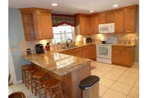 200 N Spring Lake Dr, Altamonte Springs, FL 32714, Sold 09/15/15