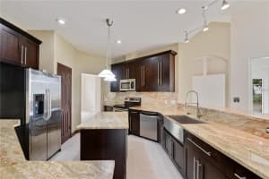 8155 Canyon Lake Cir, Orlando, FL 32835, Sold 07/29/16