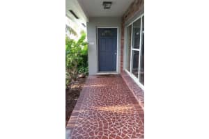560 79th St S, St. Petersburg, FL 33707, Sold 03/30/17