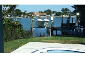560 79th St S, St. Petersburg, FL 33707, Sold 03/30/17