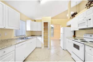 254 Pinewood Dr, Davenport, FL 33896, Sold 12/18/17