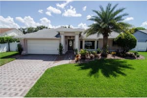 569 Lagoon Dr, Oviedo, FL 32765, Sold 08/30/17