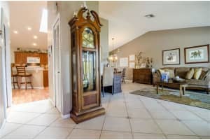 569 Lagoon Dr, Oviedo, FL 32765, Sold 08/30/17