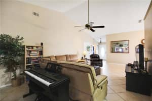 2074 Wentworth Cir, Apopka, FL 32703, Sold 10/27/17