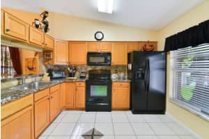 900 Maple Forest Dr, Orlando, FL 32825, Sold 10/19/17