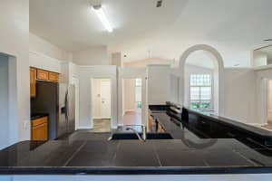 31 Wentwood Dr, DeBary, FL 32713, Sold 10/05/21