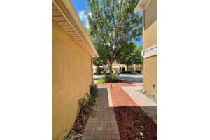 6396 Daysbrook Dr, Orlando, FL 32835, Sold 10/22/21