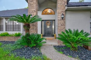 8441 Lost Lake Dr, Orlando, FL 32817, Sold 10/15/21