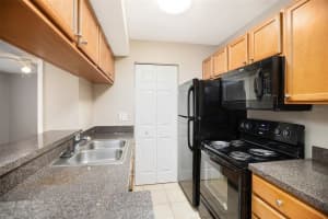 221 Lake Brook Cir, Brandon, FL 33511, Sold 11/19/21