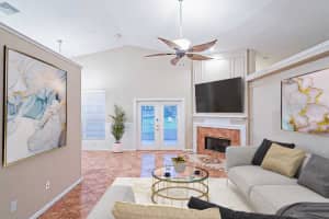 54 Wentwood Dr, DeBary, FL 32713, Sold 01/29/22