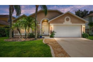4136 Mendenwood Ln, Orlando, FL 32826, Sold 10/07/21