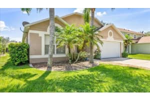 4136 Mendenwood Ln, Orlando, FL 32826, Sold 10/07/21
