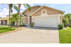 4136 Mendenwood Ln, Orlando, FL 32826, Sold 10/07/21
