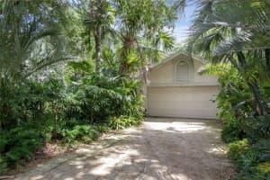 917 Summer Lakes Dr, Orlando, FL 32835, Sold 04/01/22