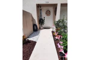 1034 Dolphin Dr, Winter Garden, FL 34787, Sold 10/22/21