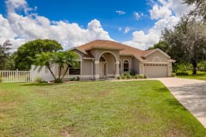 1181 Vanderbilt Dr, Eustis, FL 32726, Sold 11/23/21