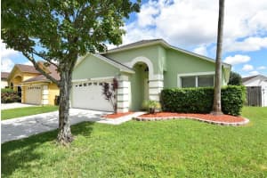 371 Fieldstream N Blvd, Orlando, FL 32825, Sold 10/25/21